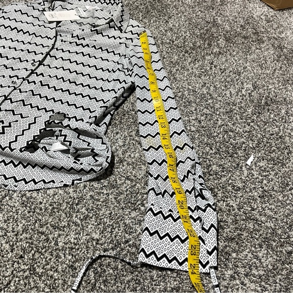 Candies Button Down Chevron Chiffon Tie Sleeves Size L long sleeve NWT See Note - Picture 9 of 10